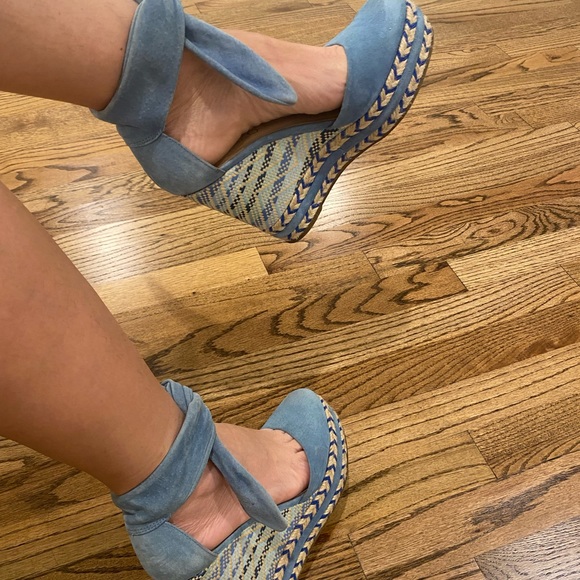 Arezzo Platforms - Picture 8 of 9